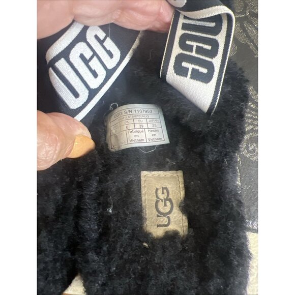 UGG USA Size 8 Yeah Slide Slip On Black White - Picture 5 of 6